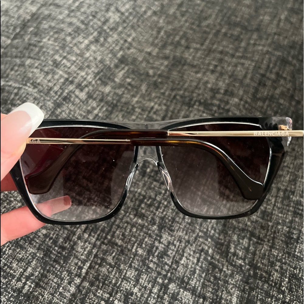 Balenciaga sunglasses - Picture 2 of 8
